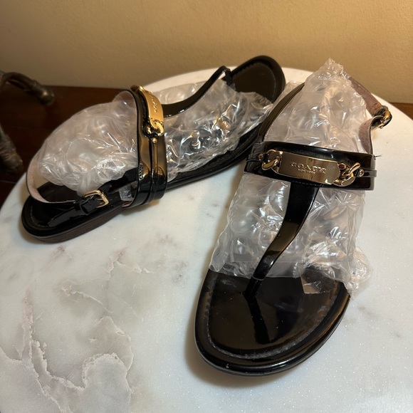 COACH black patent leather chain sandals🔥10M - Picture 7 of 12